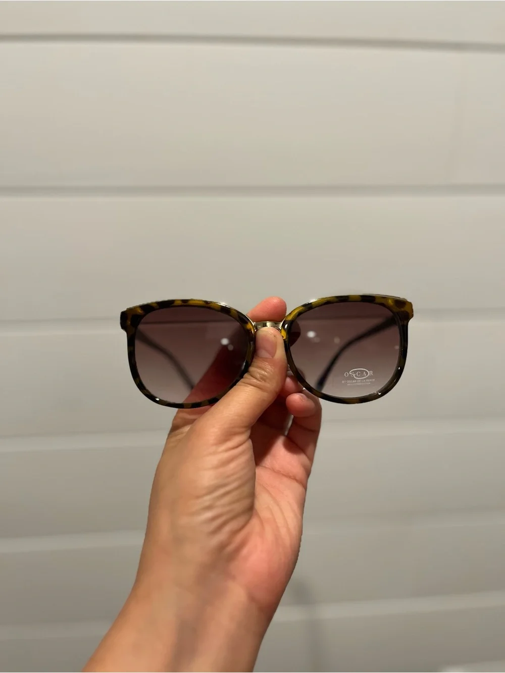 Oscar de la Renta Tortoiseshell Sunglasses Brown Gradient UV